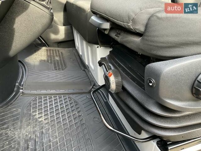 Белый Мерседес Sprinter, объемом двигателя 2.2 л и пробегом 169 тыс. км за 21499 $, фото 18 на Automoto.ua