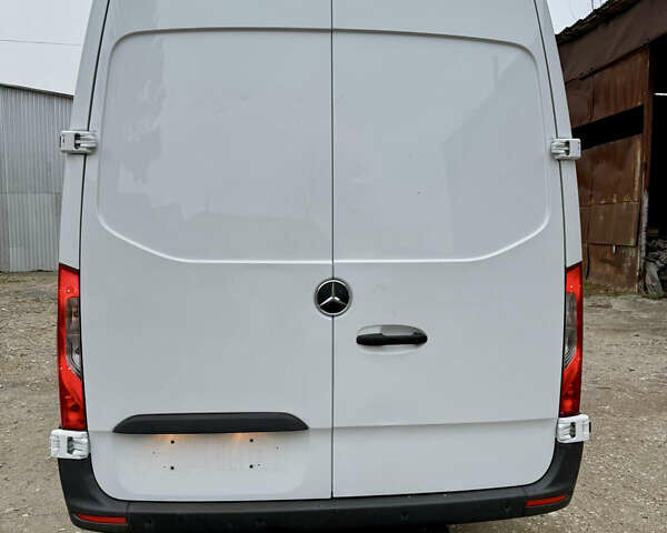 Белый Мерседес Sprinter, объемом двигателя 2.2 л и пробегом 301 тыс. км за 32900 $, фото 4 на Automoto.ua