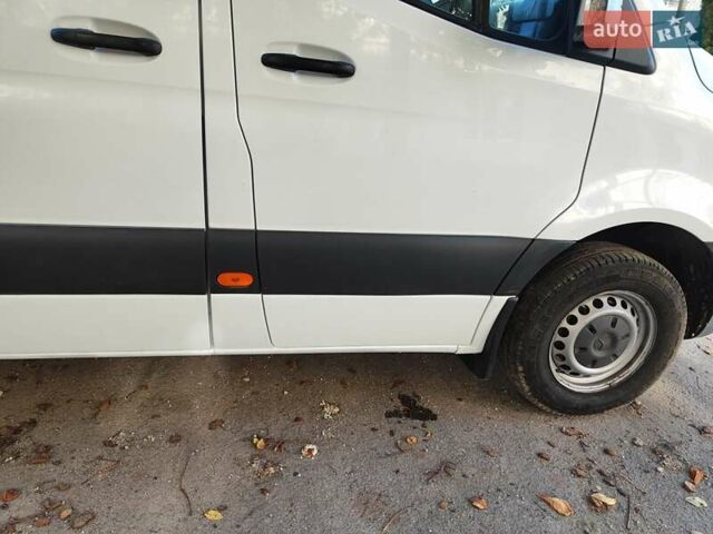Белый Мерседес Sprinter, объемом двигателя 2.14 л и пробегом 406 тыс. км за 19500 $, фото 3 на Automoto.ua