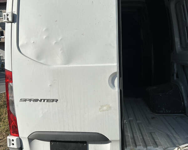 Белый Мерседес Sprinter, объемом двигателя 3.2 л и пробегом 110 тыс. км за 35000 $, фото 14 на Automoto.ua
