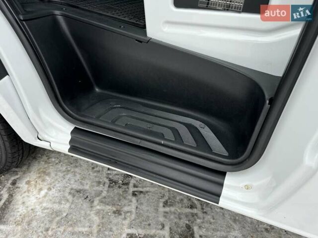 Белый Мерседес Sprinter, объемом двигателя 2.2 л и пробегом 260 тыс. км за 33000 $, фото 25 на Automoto.ua