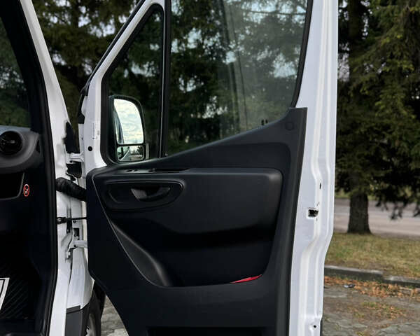 Белый Мерседес Sprinter, объемом двигателя 2.14 л и пробегом 233 тыс. км за 21700 $, фото 32 на Automoto.ua