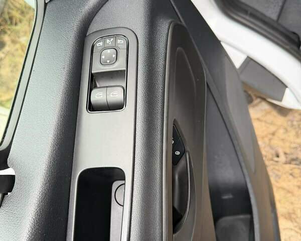 Белый Мерседес Sprinter, объемом двигателя 0 л и пробегом 272 тыс. км за 24500 $, фото 12 на Automoto.ua