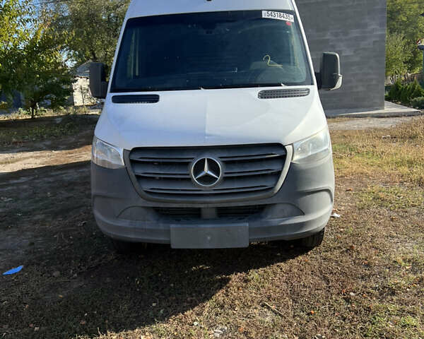 Белый Мерседес Sprinter, объемом двигателя 3.2 л и пробегом 110 тыс. км за 35000 $, фото 1 на Automoto.ua