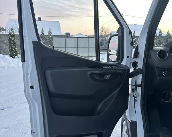 Білий Мерседес Sprinter, об'ємом двигуна 2.99 л та пробігом 349 тис. км за 34000 $, фото 34 на Automoto.ua