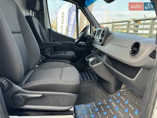 Белый Мерседес Sprinter, объемом двигателя 2.2 л и пробегом 364 тыс. км за 26500 $, фото 30 на Automoto.ua
