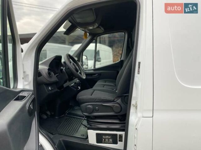Белый Мерседес Sprinter, объемом двигателя 2.2 л и пробегом 165 тыс. км за 22880 $, фото 30 на Automoto.ua