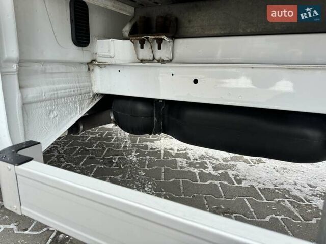 Белый Мерседес Sprinter, объемом двигателя 2.2 л и пробегом 260 тыс. км за 33000 $, фото 14 на Automoto.ua