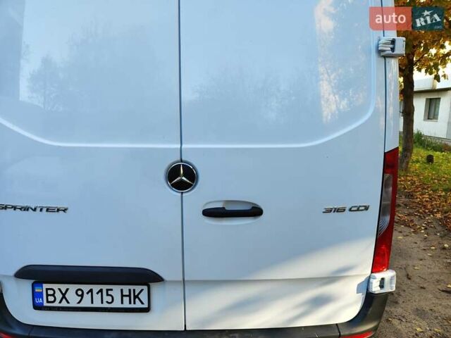 Белый Мерседес Sprinter, объемом двигателя 2.14 л и пробегом 406 тыс. км за 19500 $, фото 2 на Automoto.ua