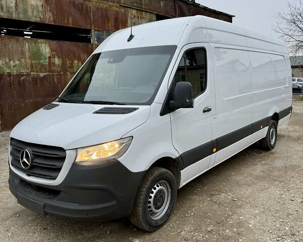 Белый Мерседес Sprinter, объемом двигателя 2.2 л и пробегом 301 тыс. км за 32900 $, фото 1 на Automoto.ua