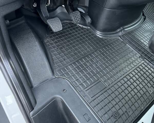 Белый Мерседес Sprinter, объемом двигателя 2.2 л и пробегом 260 тыс. км за 33000 $, фото 24 на Automoto.ua