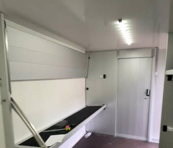 Белый Мерседес Sprinter, объемом двигателя 2.14 л и пробегом 156 тыс. км за 25600 $, фото 5 на Automoto.ua