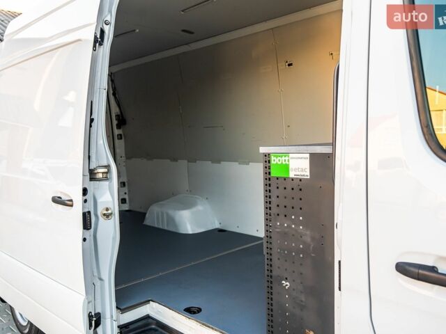 Белый Мерседес Sprinter, объемом двигателя 2.2 л и пробегом 218 тыс. км за 34500 $, фото 29 на Automoto.ua