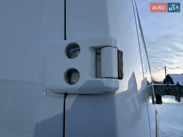 Білий Мерседес Sprinter, об'ємом двигуна 2.99 л та пробігом 349 тис. км за 34000 $, фото 77 на Automoto.ua