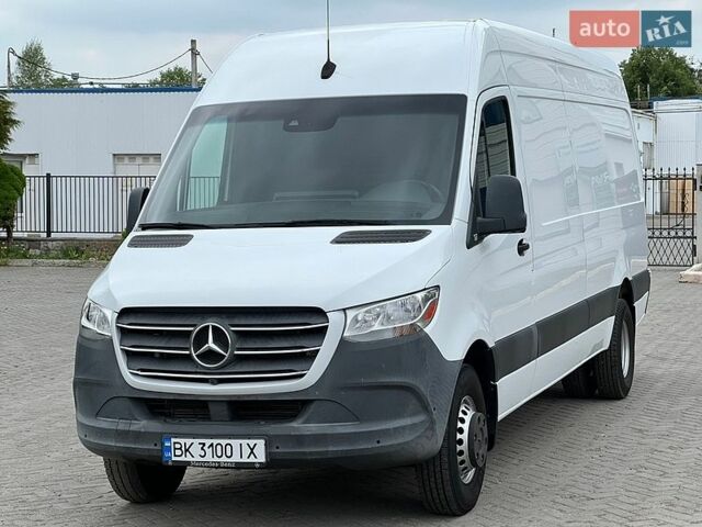 Белый Мерседес Sprinter, объемом двигателя 2.99 л и пробегом 69 тыс. км за 50999 $, фото 2 на Automoto.ua
