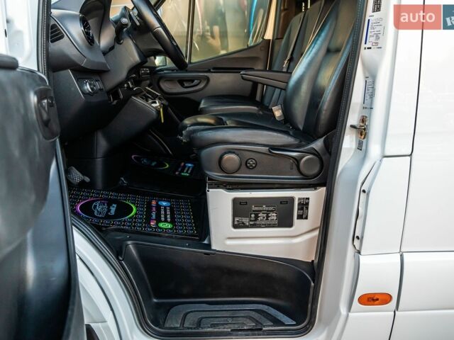 Белый Мерседес Sprinter, объемом двигателя 2.2 л и пробегом 218 тыс. км за 34500 $, фото 46 на Automoto.ua