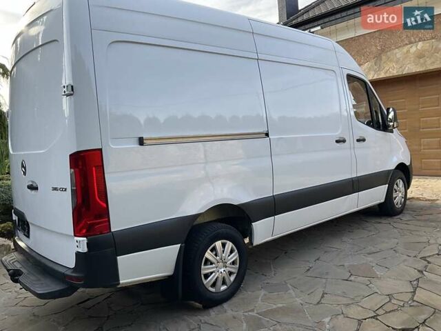 Белый Мерседес Sprinter, объемом двигателя 2.2 л и пробегом 169 тыс. км за 21499 $, фото 4 на Automoto.ua