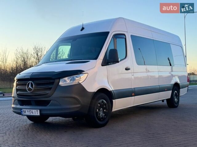 Белый Мерседес Sprinter, объемом двигателя 2.14 л и пробегом 425 тыс. км за 28800 $, фото 2 на Automoto.ua