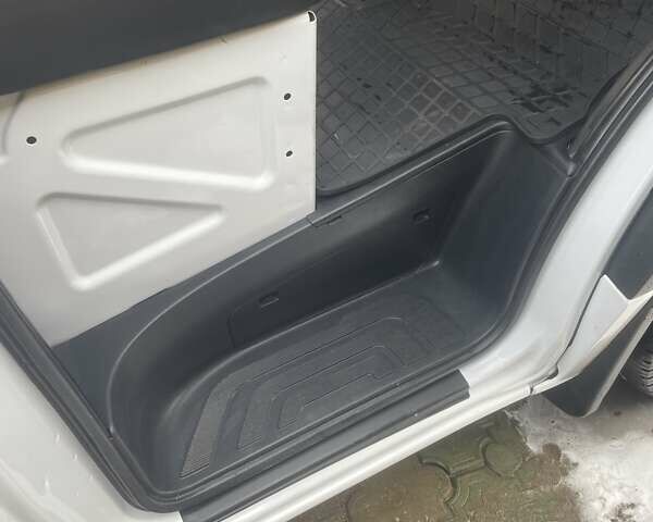 Білий Мерседес Sprinter, об'ємом двигуна 2.14 л та пробігом 425 тис. км за 21900 $, фото 18 на Automoto.ua