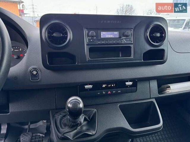 Белый Мерседес Sprinter, объемом двигателя 2.2 л и пробегом 260 тыс. км за 33000 $, фото 31 на Automoto.ua