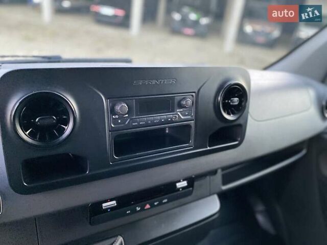 Белый Мерседес Sprinter, объемом двигателя 2.2 л и пробегом 156 тыс. км за 23550 $, фото 44 на Automoto.ua