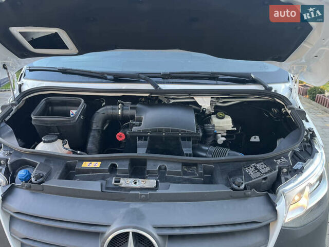 Білий Мерседес Sprinter, об'ємом двигуна 2.14 л та пробігом 300 тис. км за 22900 $, фото 82 на Automoto.ua