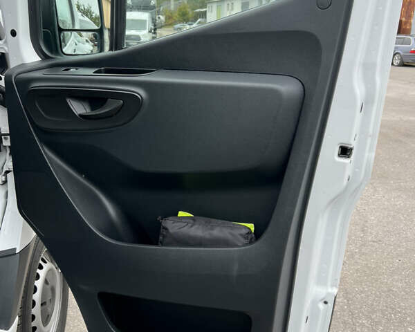 Белый Мерседес Sprinter, объемом двигателя 2.2 л и пробегом 237 тыс. км за 23500 $, фото 17 на Automoto.ua