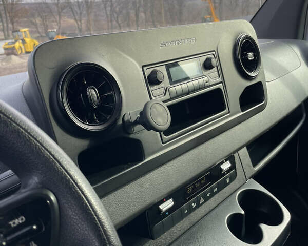 Белый Мерседес Sprinter, объемом двигателя 2.99 л и пробегом 230 тыс. км за 39900 $, фото 12 на Automoto.ua