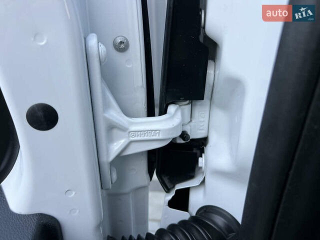 Белый Мерседес Sprinter, объемом двигателя 2.2 л и пробегом 203 тыс. км за 23800 $, фото 172 на Automoto.ua