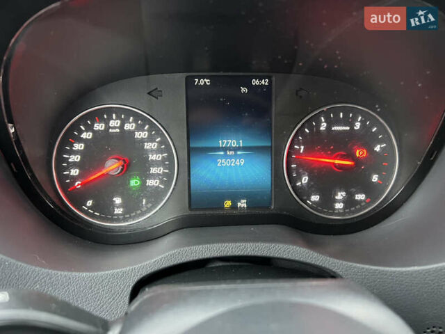 Белый Мерседес Sprinter, объемом двигателя 2.2 л и пробегом 250 тыс. км за 21555 $, фото 14 на Automoto.ua