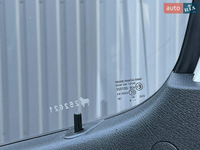 Белый Мерседес Sprinter, объемом двигателя 2.2 л и пробегом 203 тыс. км за 23800 $, фото 141 на Automoto.ua