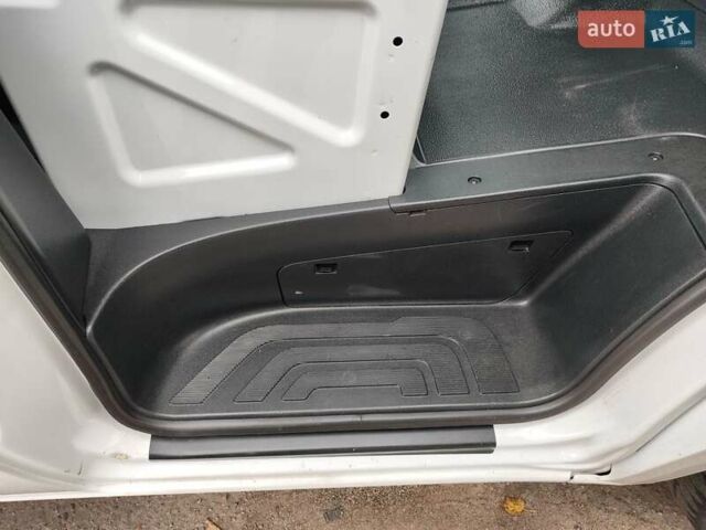 Белый Мерседес Sprinter, объемом двигателя 2.2 л и пробегом 246 тыс. км за 25500 $, фото 21 на Automoto.ua