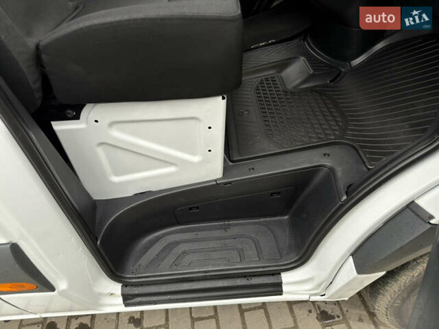 Білий Мерседес Sprinter, об'ємом двигуна 2.99 л та пробігом 274 тис. км за 35500 $, фото 14 на Automoto.ua