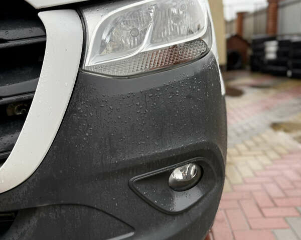 Белый Мерседес Sprinter, объемом двигателя 2.2 л и пробегом 308 тыс. км за 24499 $, фото 5 на Automoto.ua