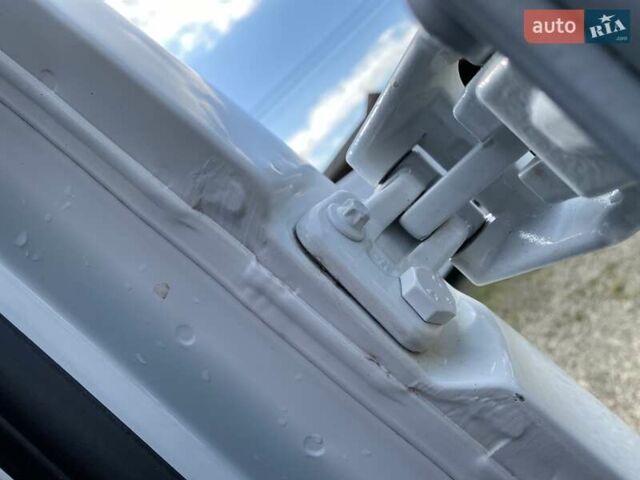 Белый Мерседес Sprinter, объемом двигателя 2.2 л и пробегом 198 тыс. км за 27999 $, фото 30 на Automoto.ua