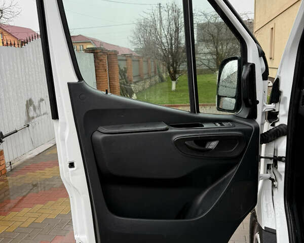 Белый Мерседес Sprinter, объемом двигателя 2.2 л и пробегом 308 тыс. км за 24499 $, фото 13 на Automoto.ua