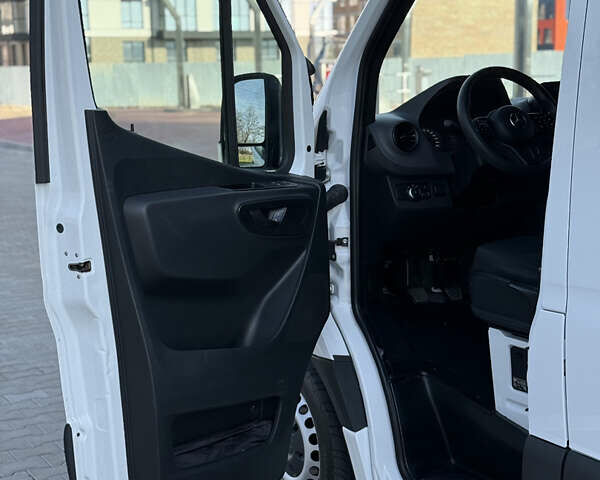 Белый Мерседес Sprinter, объемом двигателя 2.2 л и пробегом 233 тыс. км за 24900 $, фото 14 на Automoto.ua
