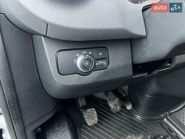 Белый Мерседес Sprinter, объемом двигателя 2.2 л и пробегом 250 тыс. км за 21555 $, фото 12 на Automoto.ua