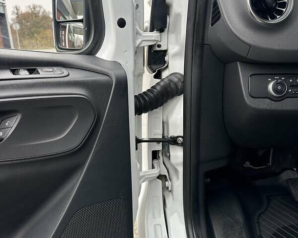 Білий Мерседес Sprinter, об'ємом двигуна 1.95 л та пробігом 244 тис. км за 27300 $, фото 27 на Automoto.ua