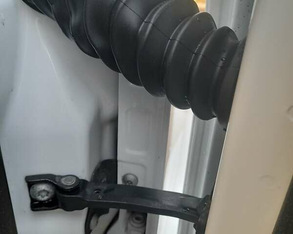 Белый Мерседес Sprinter, объемом двигателя 1.95 л и пробегом 214 тыс. км за 24900 $, фото 54 на Automoto.ua