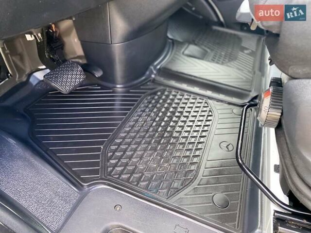 Белый Мерседес Sprinter, объемом двигателя 2.2 л и пробегом 198 тыс. км за 27999 $, фото 41 на Automoto.ua