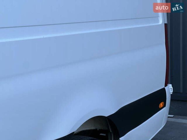 Белый Мерседес Sprinter, объемом двигателя 2.2 л и пробегом 203 тыс. км за 23800 $, фото 44 на Automoto.ua