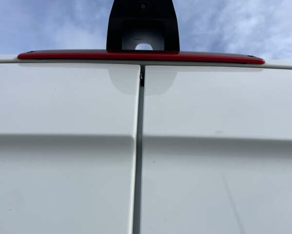 Белый Мерседес Sprinter, объемом двигателя 2.99 л и пробегом 230 тыс. км за 39900 $, фото 9 на Automoto.ua