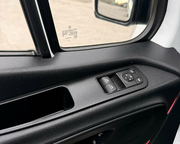 Белый Мерседес Sprinter, объемом двигателя 2.14 л и пробегом 299 тыс. км за 33900 $, фото 13 на Automoto.ua