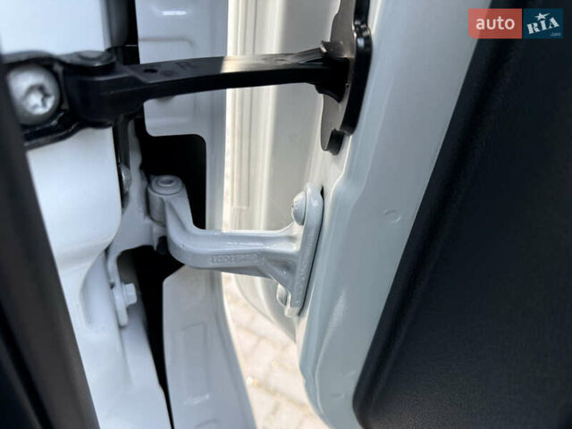 Білий Мерседес Sprinter, об'ємом двигуна 3 л та пробігом 260 тис. км за 34800 $, фото 56 на Automoto.ua