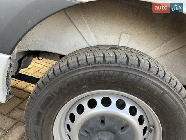 Белый Мерседес Sprinter, объемом двигателя 2.2 л и пробегом 270 тыс. км за 24800 $, фото 24 на Automoto.ua