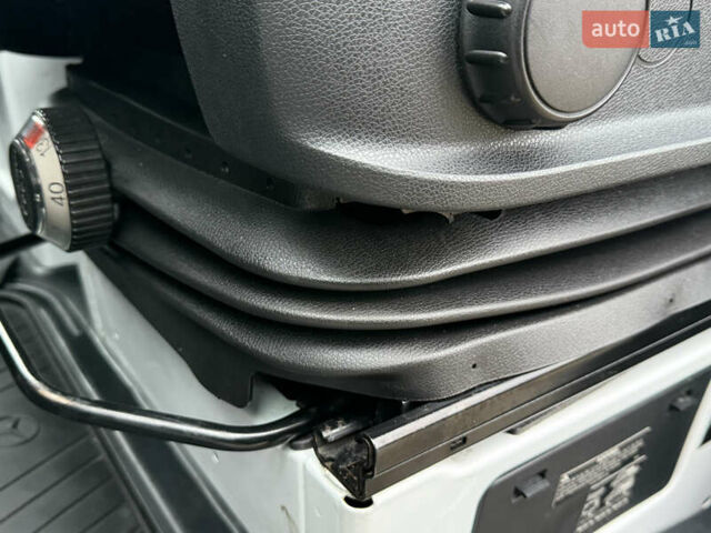 Белый Мерседес Sprinter, объемом двигателя 2.2 л и пробегом 268 тыс. км за 23800 $, фото 7 на Automoto.ua