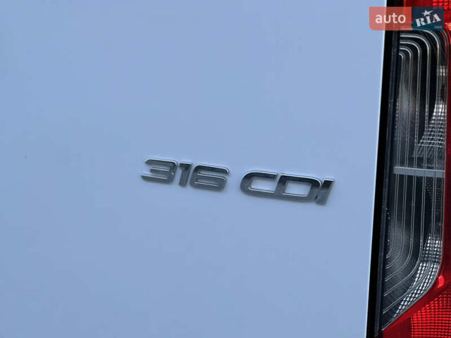 Белый Мерседес Sprinter, объемом двигателя 2.2 л и пробегом 203 тыс. км за 23800 $, фото 73 на Automoto.ua