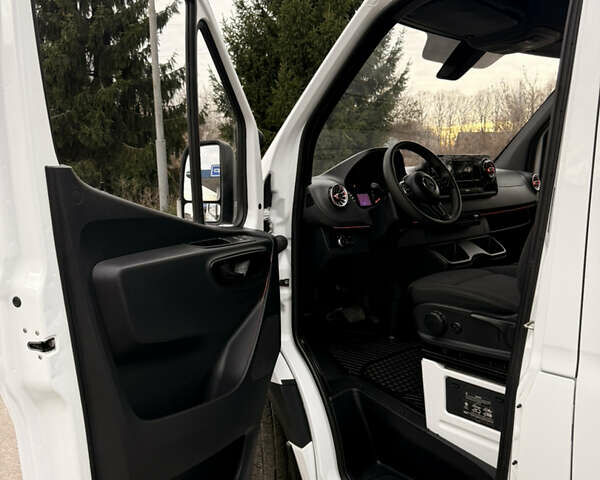 Белый Мерседес Sprinter, объемом двигателя 2.14 л и пробегом 299 тыс. км за 33900 $, фото 11 на Automoto.ua