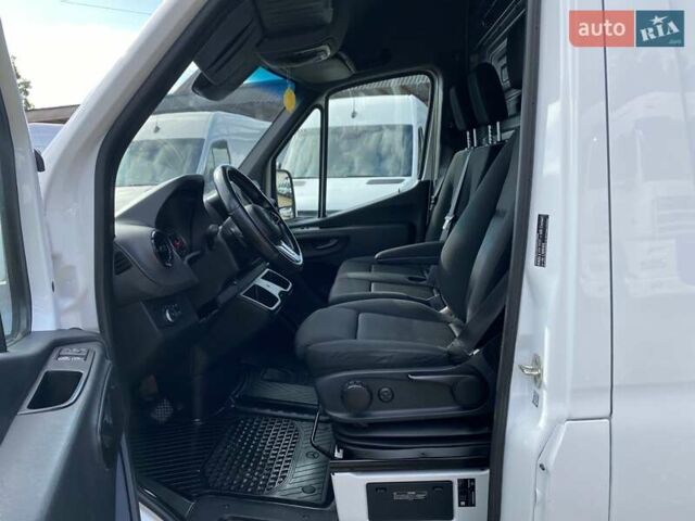 Белый Мерседес Sprinter, объемом двигателя 2.2 л и пробегом 198 тыс. км за 27999 $, фото 39 на Automoto.ua